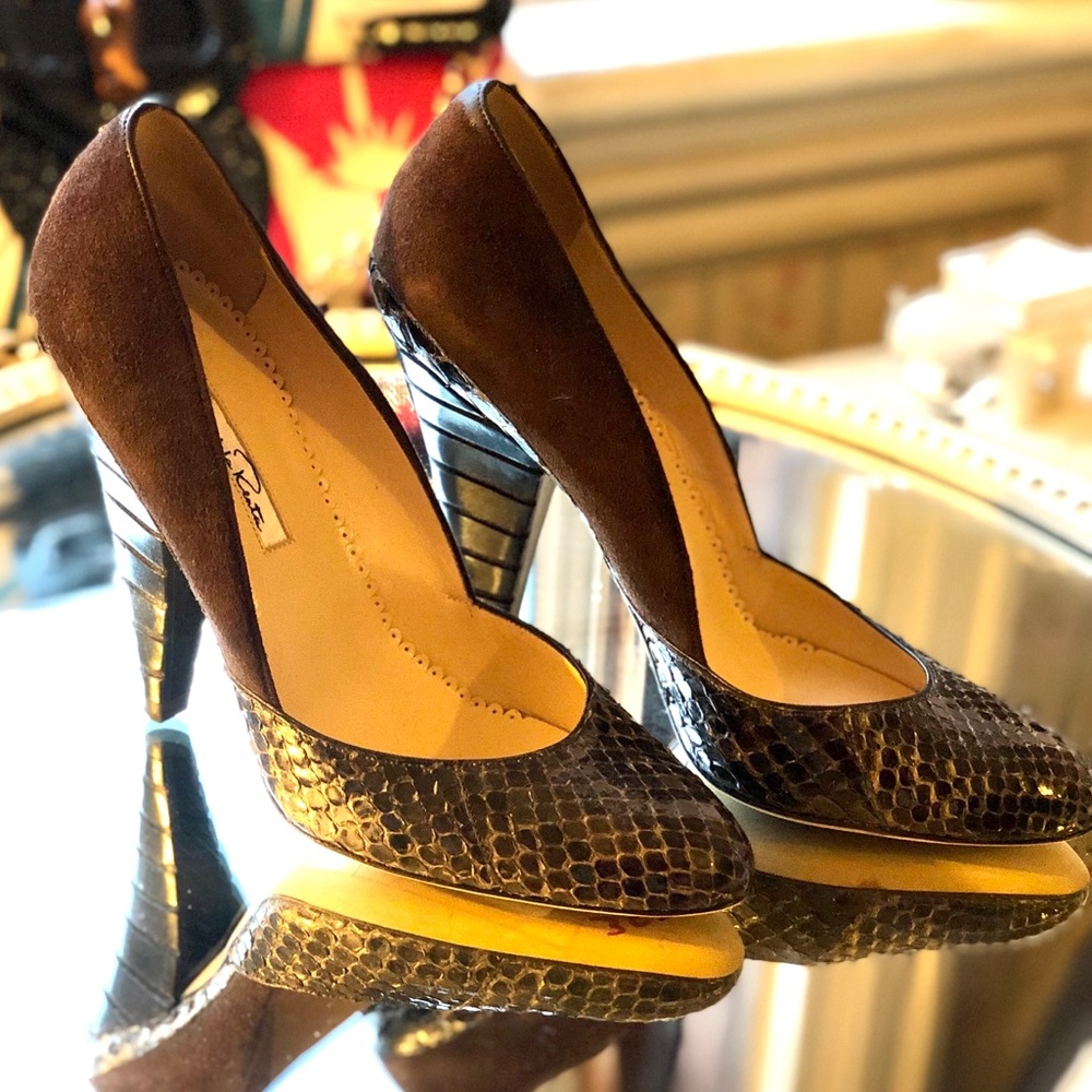 Oscar De la Renta Brown Suede Snakeskin Pumps